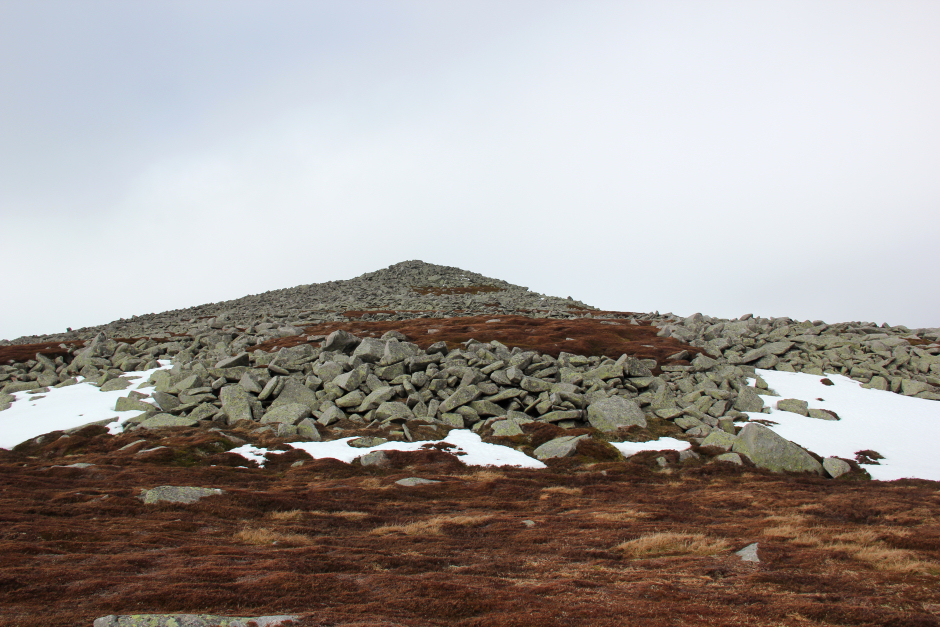 File:A small hillock with a cairn - geograph.org.uk - 2549337.jpg